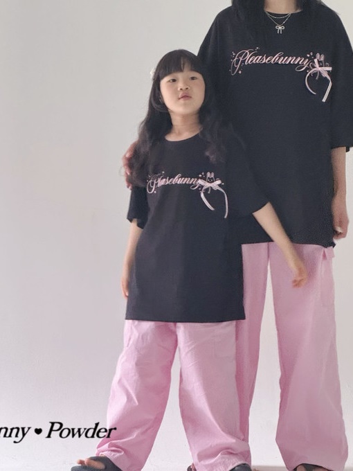 Key Ring Tee with Mom