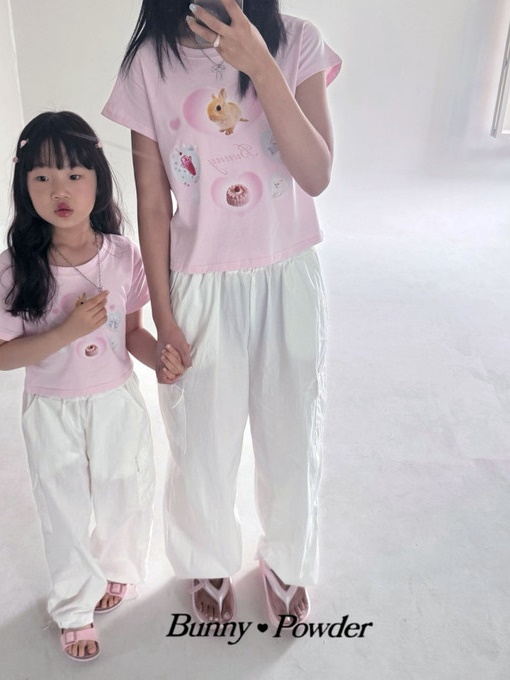 Can Moa Tee with Mom