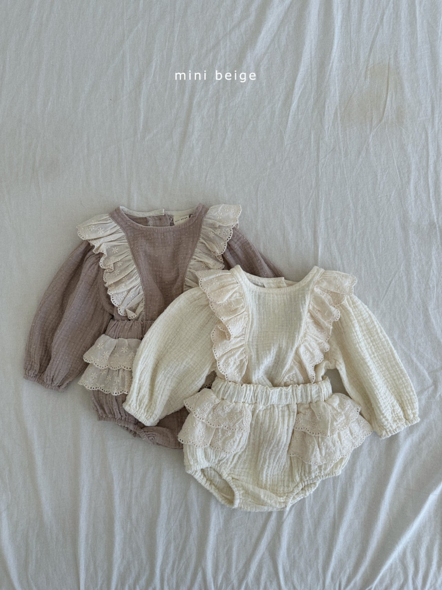 Slit Frill Blouse