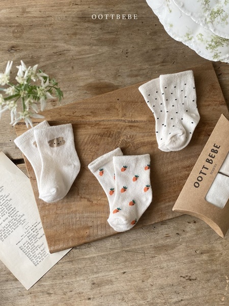 New Born Socks (pattern set of 3)