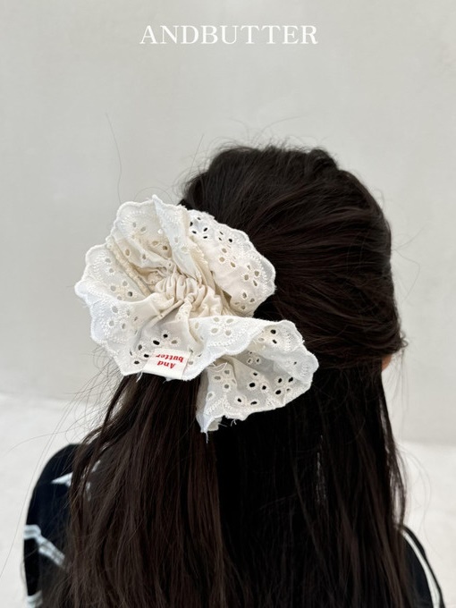 Punching Lace Scrunch