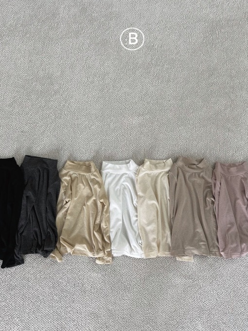 Handy Turtleneck Tee