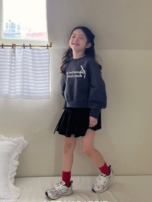 Pearl Ribbon Crop Sweatshirts
