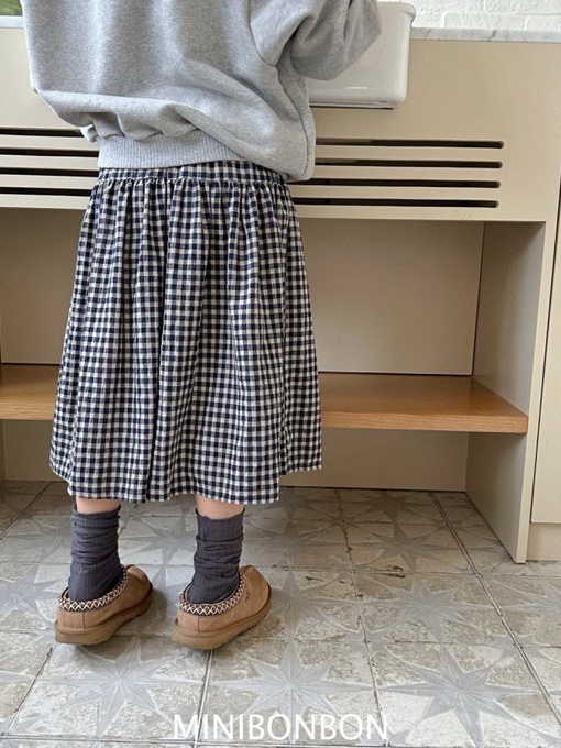 Deep Dimple Skirt with Mom