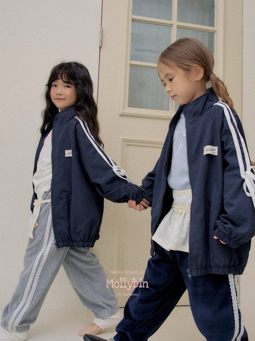 Ribbon Wind Jumper with Mom