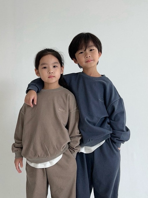 Pigment Sweatshirts