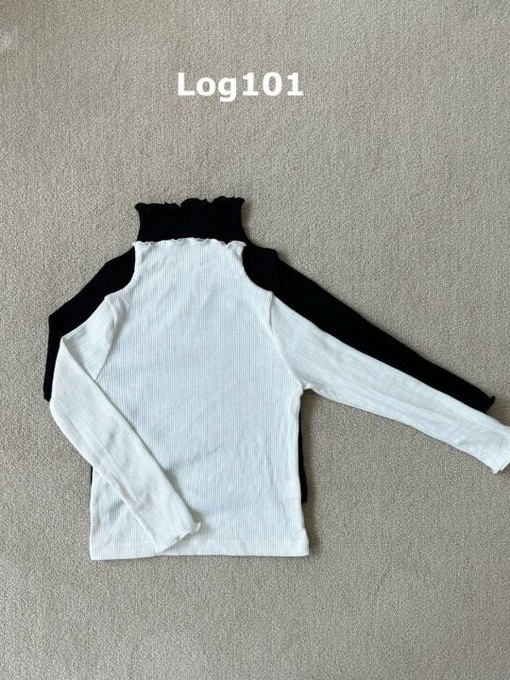 Eyelet Turleneck Tee