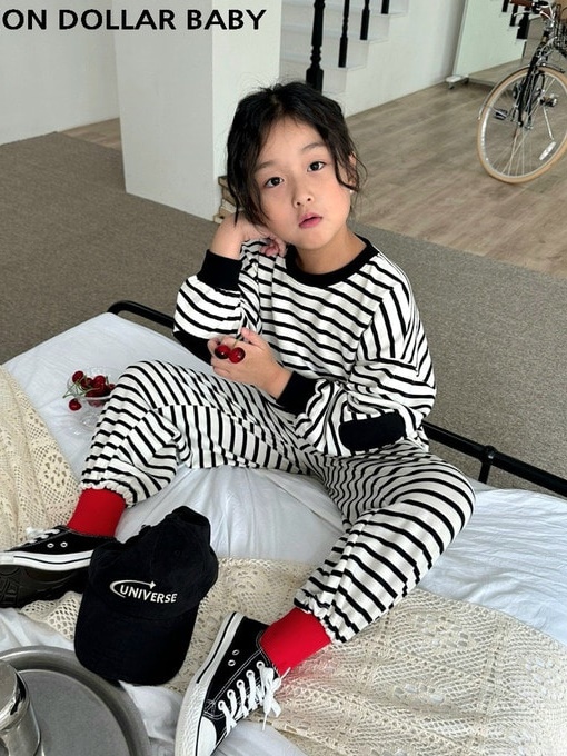 Stripe Patch Swaetshirts
