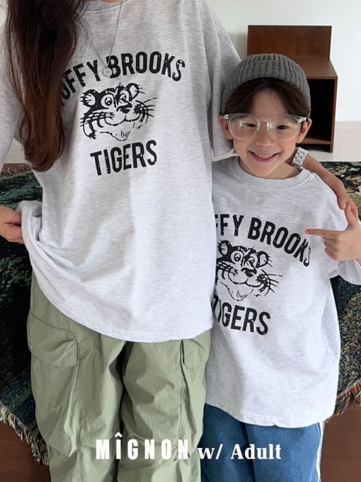 Overfit Tiger Tee with Mom