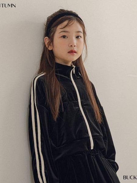 Velvel Crop Zip-up Jacket