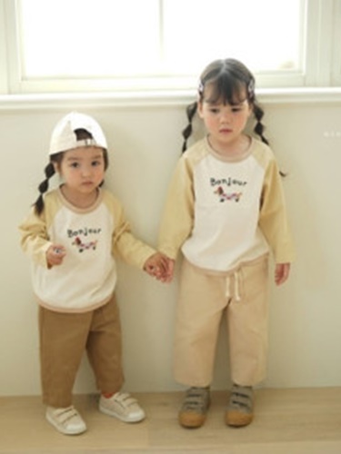Mozzi Raglan Tee