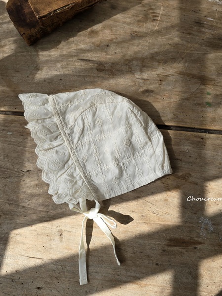 Lace Frill Bonnet