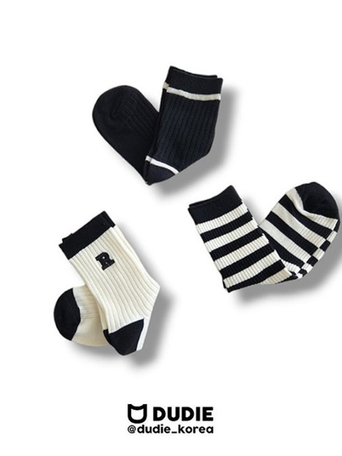 R Small Line Socks