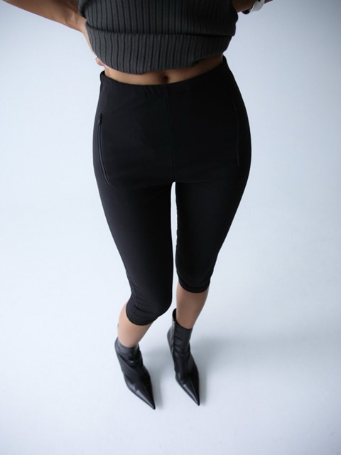 Zipped Detail Capri Leggings Pants