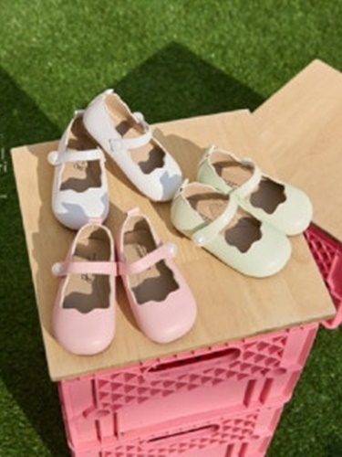 Yumi Flat