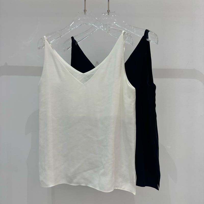 Neroli36 - Korean Women Fashion - #womensfashion - Dutch V Sleeveless Blouse