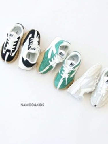 725 Sneakers