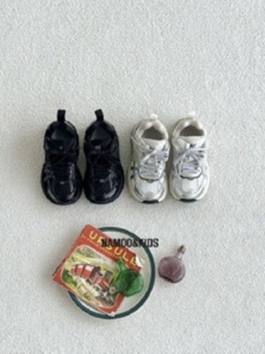 Bome Sneakers