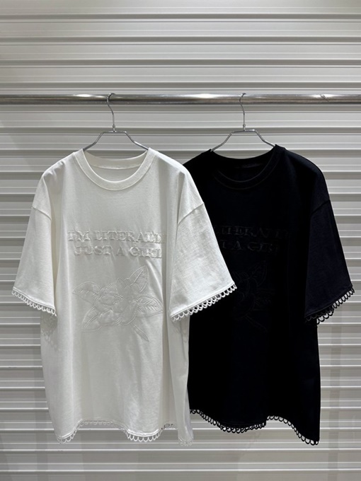 Torsion Embroidery Tee
