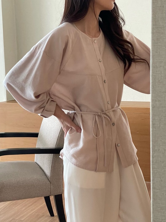 Travi Round Blouse