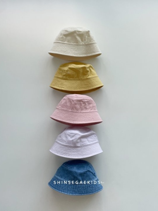 Maru Strap Bucket Hat