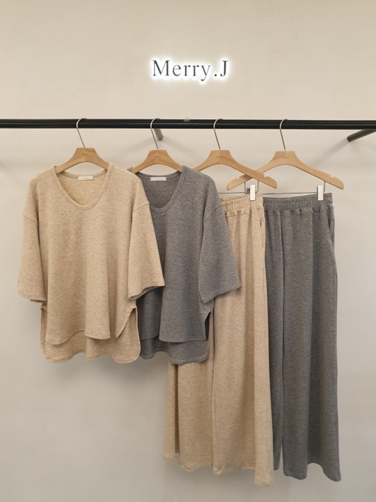 Powder U Neck Tee