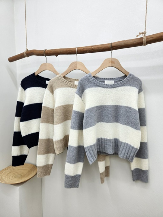 Stripe Rount Knit Top
