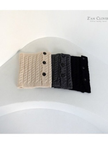 Twisted Button Warmer
