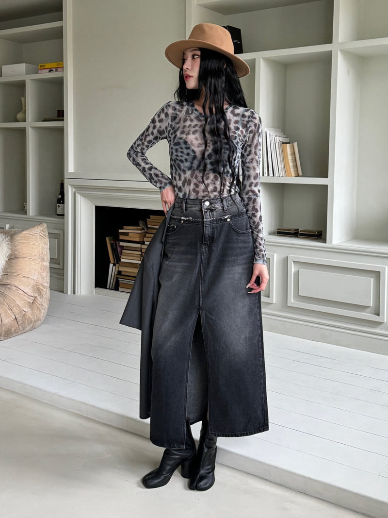 Inssense - Korean Women Fashion - #vintageinspired - Leopard Print Long Sleeve Slim Tee - 6
