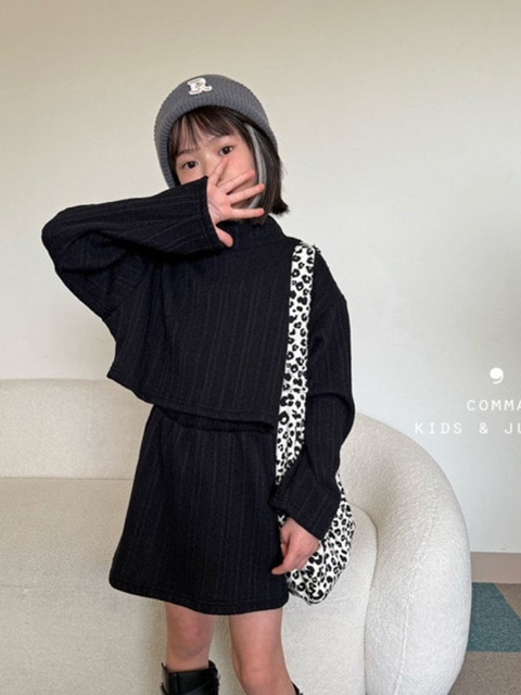 Mockneck Crop Tee