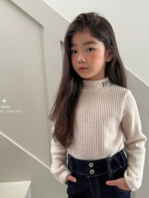 Ribbon Mockneck Tee