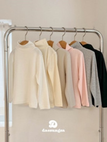 Reeds Single Turtleneck Tee