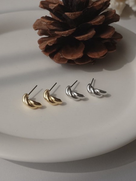 Half Twist Earring