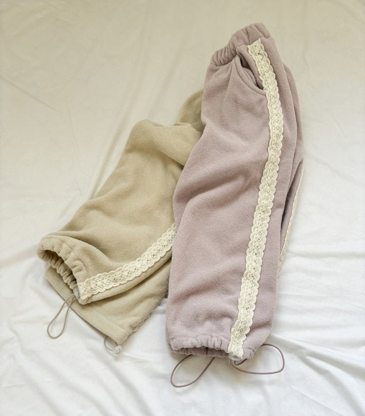 Bonaloi - Korean Children Fashion - #Kfashion4kids - Creamy Lace Jogger Pants