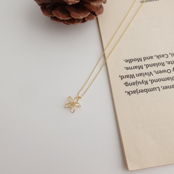 Eeiitt - Korean Women Fashion - #restrostyle - Flower Necklace - 2