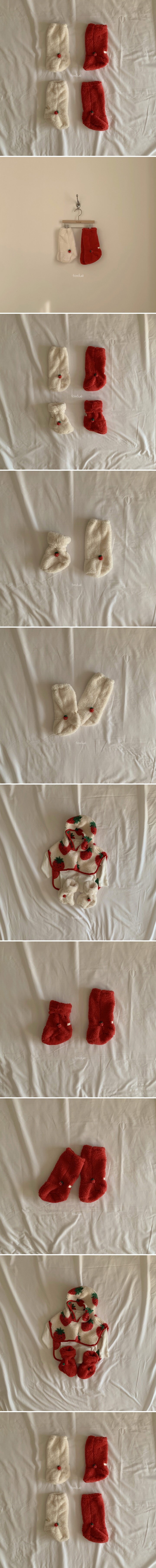 Fondue - Korean Baby Fashion - #babyoninstagram - Bebe Strawberry Jam Foot Warmer