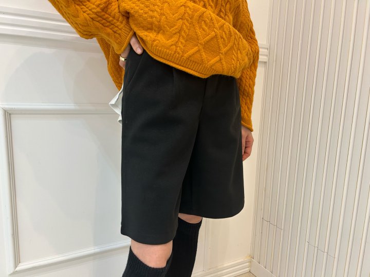 Pearls room - Korean Women Fashion - #womensfashion - Pintuck Half Pants - 10