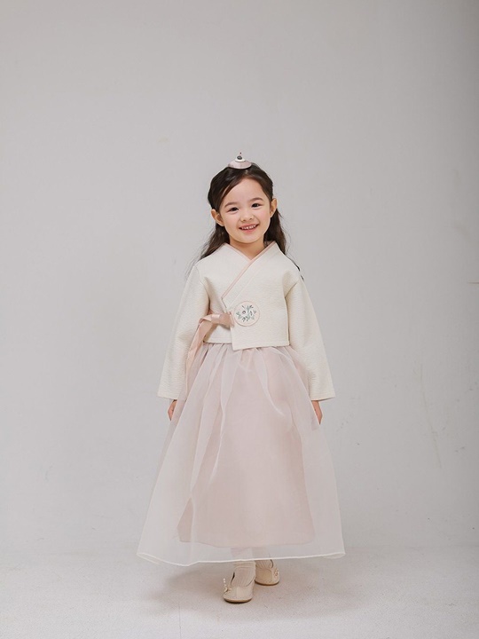 Girl Elegant Hanbok Girl Elegant Hanbok