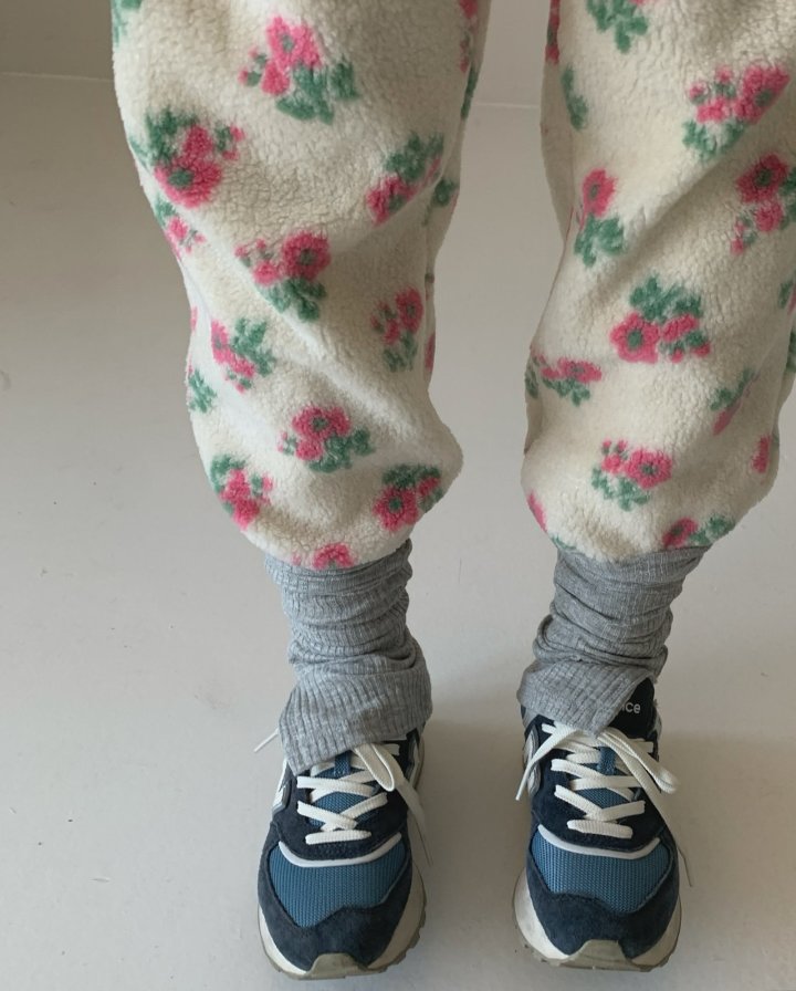 Via - Korean Women Fashion - #momslook - Flower Fleece Jogger Pants - 9