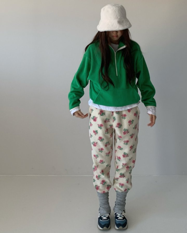 Via - Korean Women Fashion - #womensfashion - Flower Fleece Jogger Pants - 6